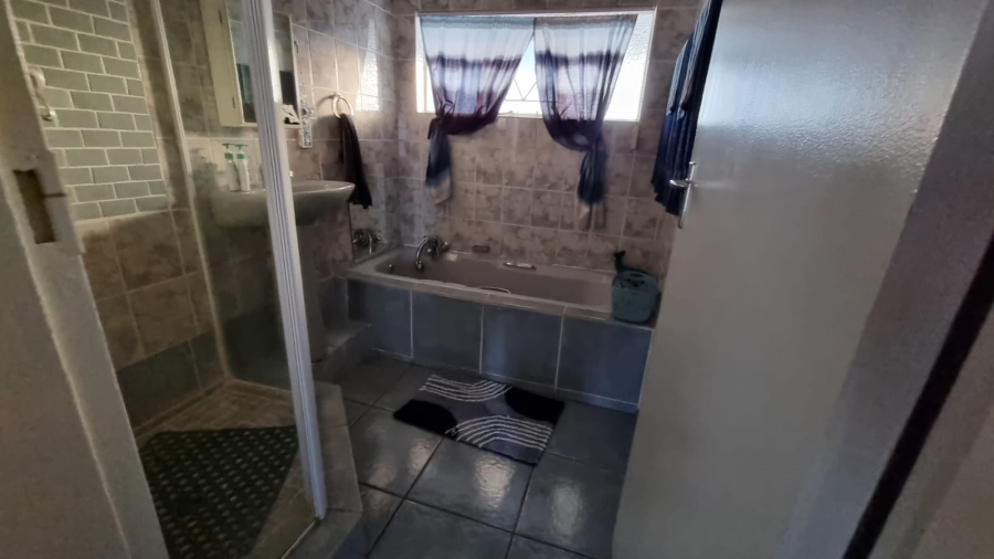 3 Bedroom Property for Sale in Potchefstroom South North West